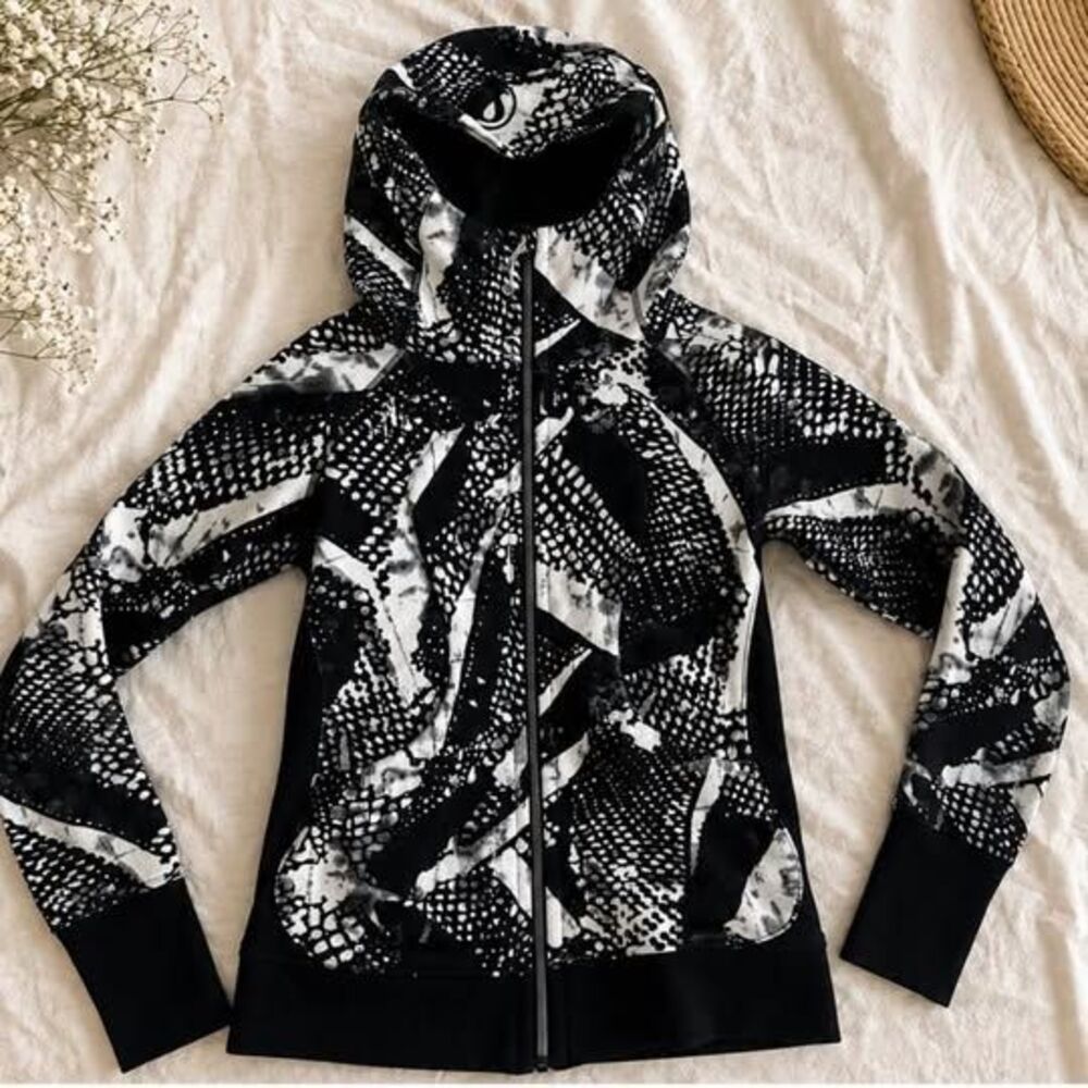Lululemon Scuba Hoodie Size 4 Black and White Pattern